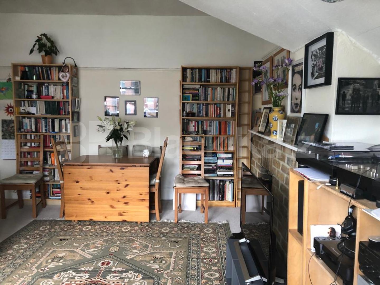 			2 Bedroom, 1 bath, 1 reception Flat			 Church Crescent, Muswell Hill